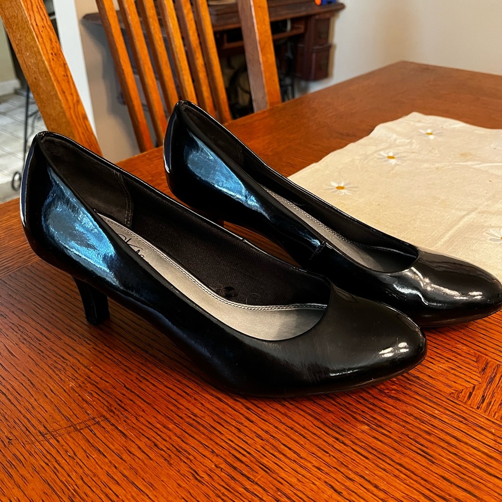 Elegant Black Women's Pumps